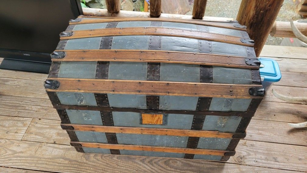 Old Trunk