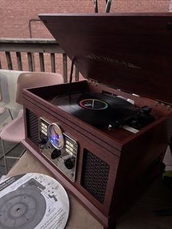 Wooden MΓΊsic Center