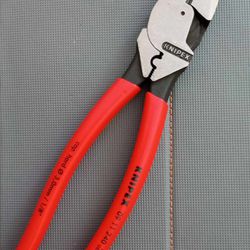 Knipex 9.5in Ultra High Leverage Lineman's Wrench W/ Cutters