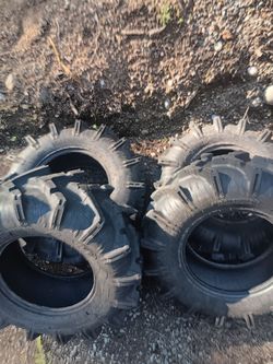 set of 4 audio tires size 30x9.00-14NHS30x-87J and 30x11.00-14NHS92J and they have 90% tread