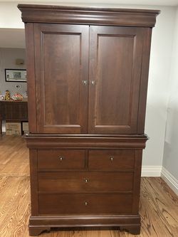 Free Armoire
