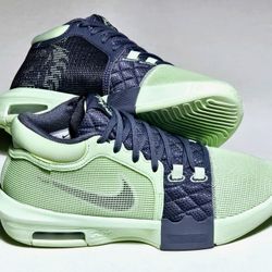 MEN'S SIZES 6.5 - 10: NIKE LEBRON VIII B-BALL COURT SHOES!!