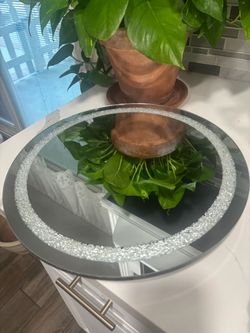 Round mirrored pedestal