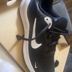 SIZE 5.5 NEW NIKE