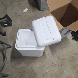 Styrofoam Cool Box 16" X 12" X 10" With 4 Gell Pack 