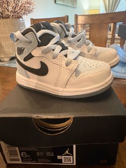 Jordan 1 MID SE Size 6C