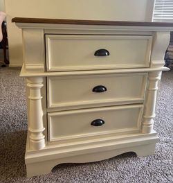 End table/Night stand