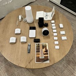 SimpliSafe 15 Piece Wireless Home Security  System With Outdoor Camera 