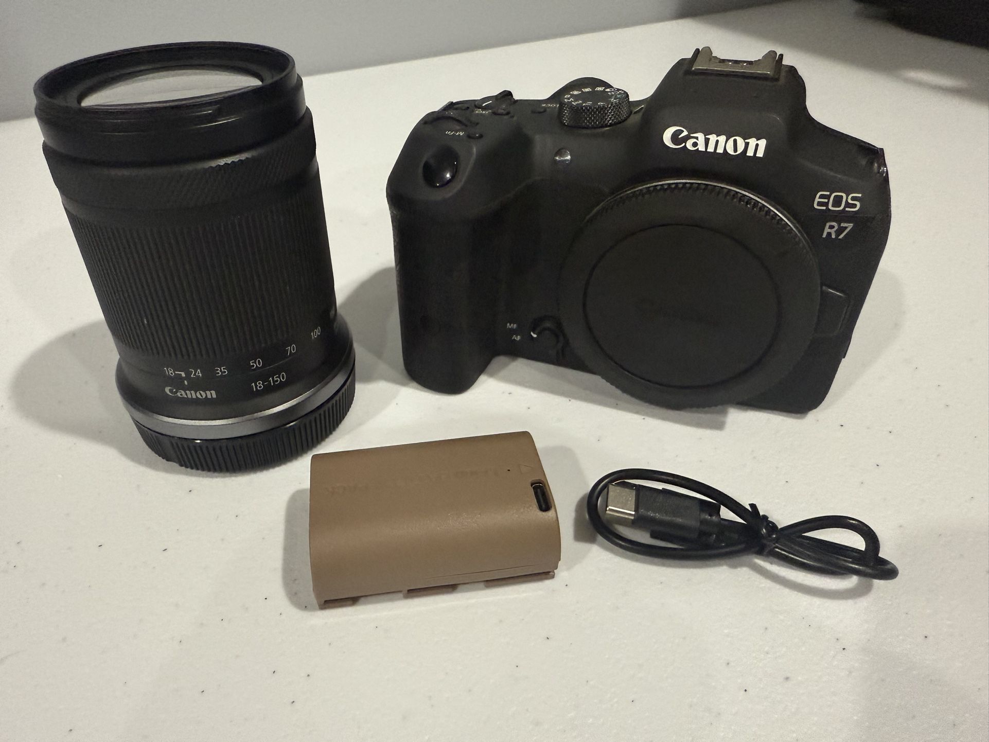 Canon EOS R7 W/ 18-150mm Lens