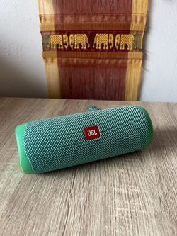 JBL Flip 5 speaker (original) like new