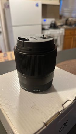 Sigma 30mm f/1.4 DC DN Lens – Sony E-Mount – Like New