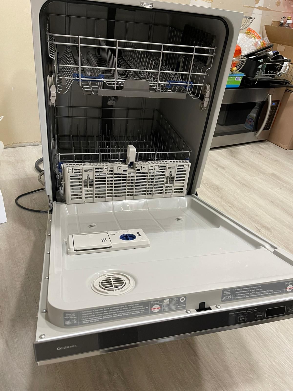 Whirlpool Gold Series Dishwasher In Stainless Steel for Sale in Fort