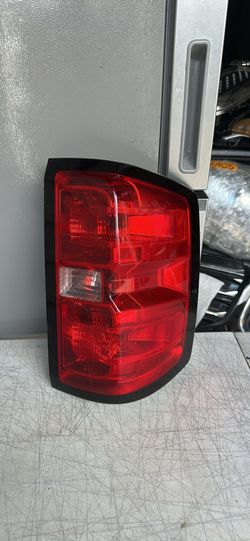2014-2018 Chevrolet Silverado 1500 Right Side Tail Light OEM