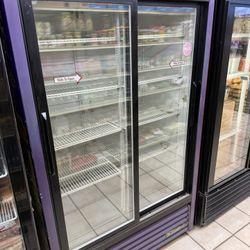 True GDM-37 commercial glass door merchandiser refrigerator