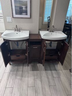 Three piece bathroom vanity