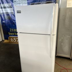 Frigidaire Apartment Size Top Freezer Refrigerator 