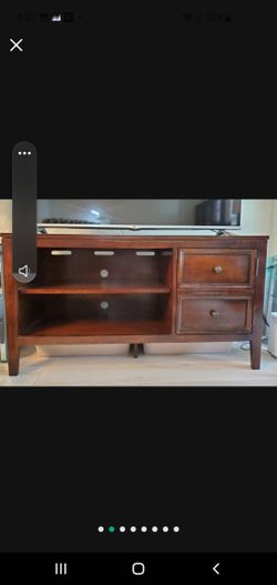 TV Media Stand Table ( Excellent Condition)