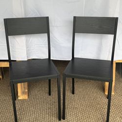 2 Matching Dining Chairs 