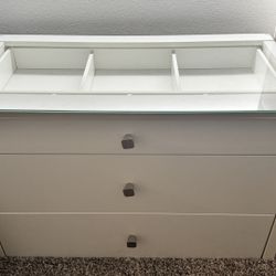 White dresser drawers nightstand