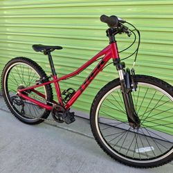 SPECIALIZED HYBRID BIKE 8 SPEEDS TIRE 24 SIZE M LIKE NEW