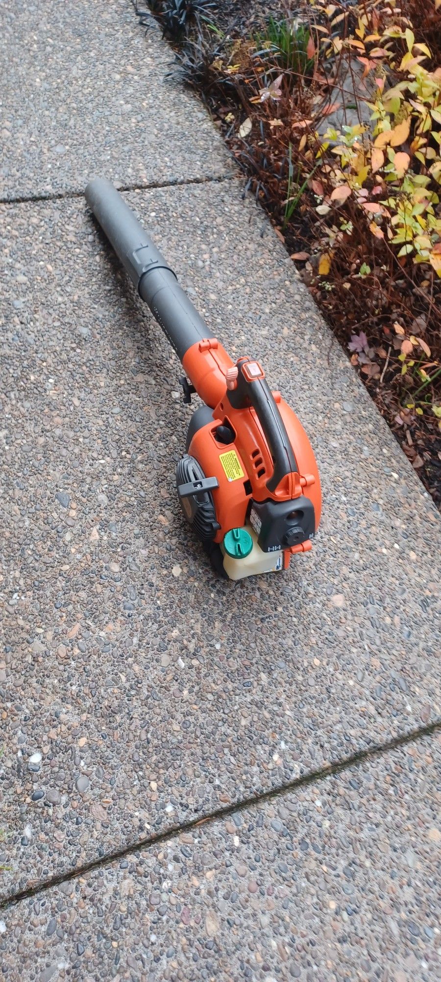 Very Nice Husqvarna 125b Handheld Leaf Blower Runs Perfect