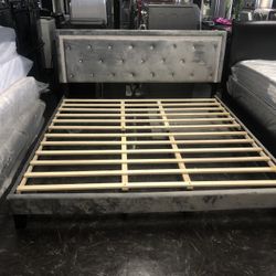 BRAND NEW KING SIZE PLATFORM BED FRAME 