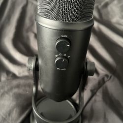 Blue Yeti USB Microphone for PC, Mac, Gaming, Recording, Streaming, Podcasting, Plug and Play, Black
