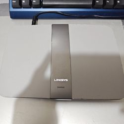 Linksys EA4500 Router