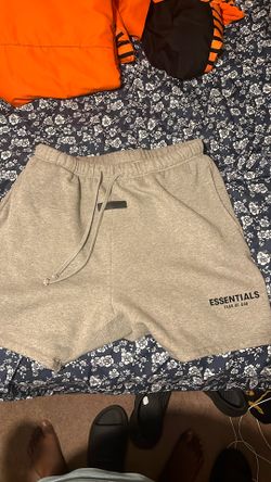 esstianls shorts