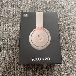 LIKE NEW Beats Solo Pro