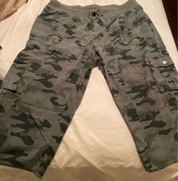 Women’s Camo Cargo Capri Pants with Drawstring