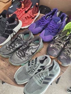 Bag of Men's shoes basketball
