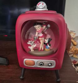 Vintage Betty Boop television globe. The in the globe contains figures of Betty Boop and Bimbo. When shaken you will see sparkling glitter float. .