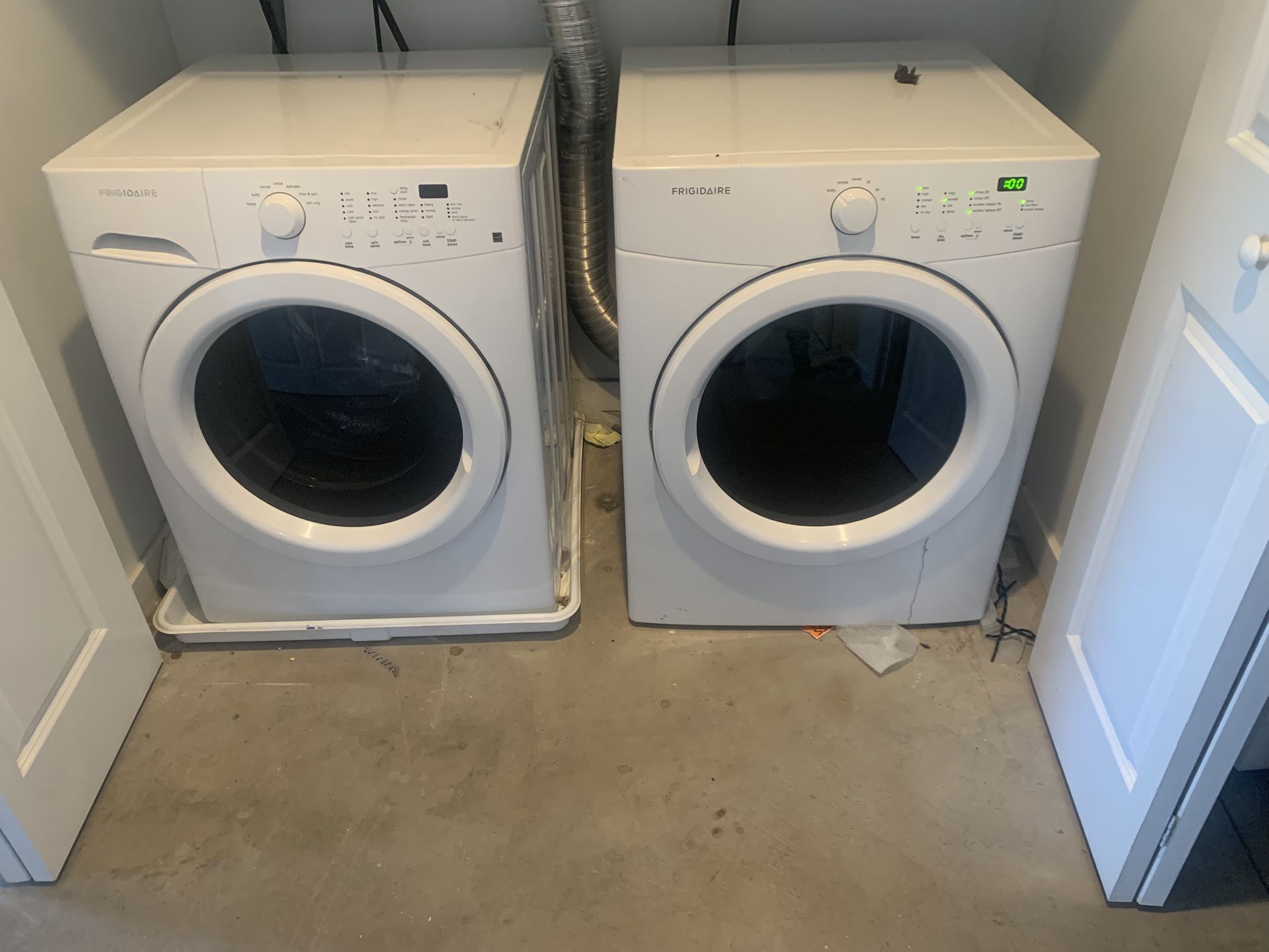 Frigidaire washer and Dryer