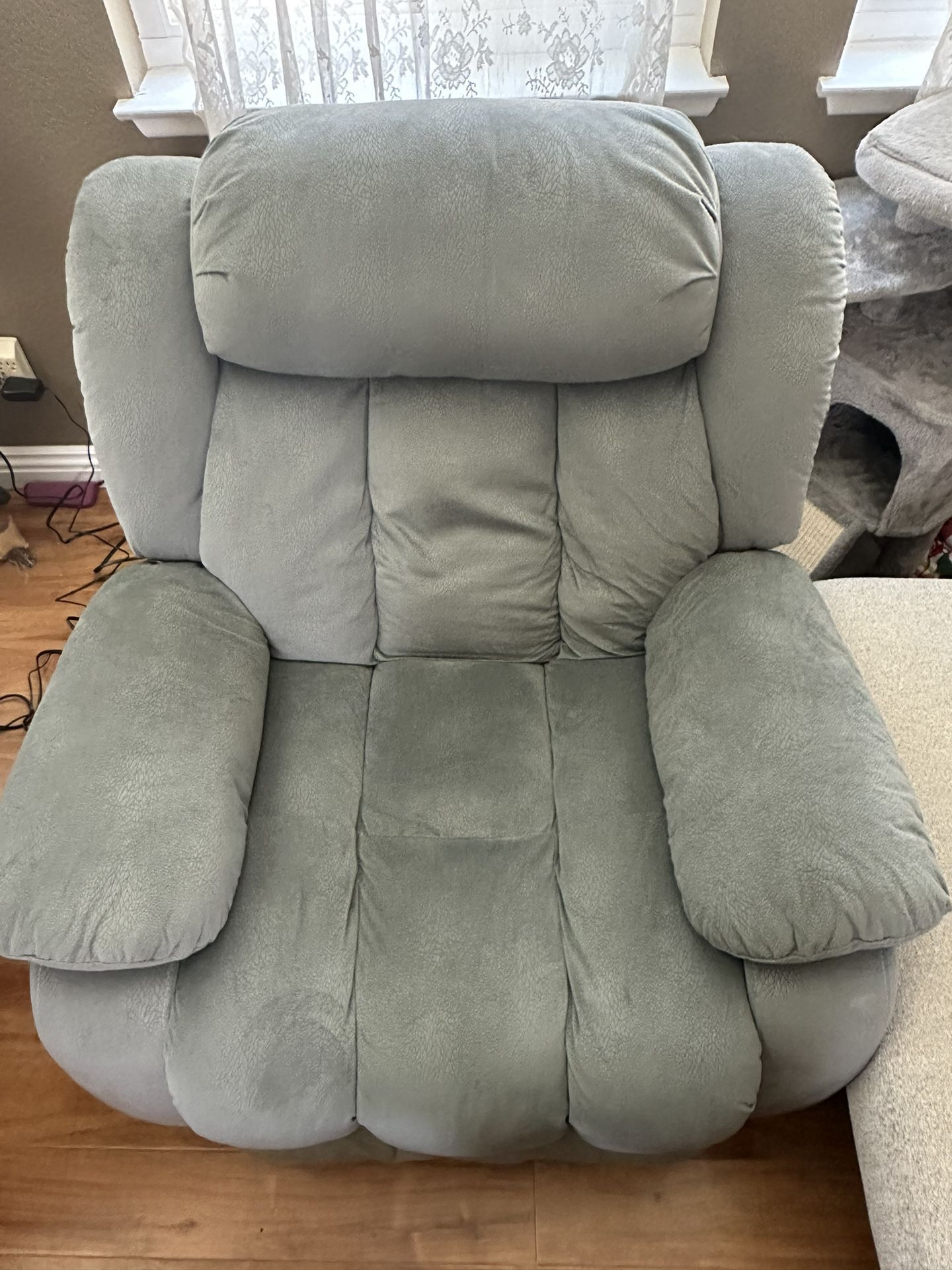 OBO MUST GO! ANJ LIFT CHAIR WITH MASSAGE