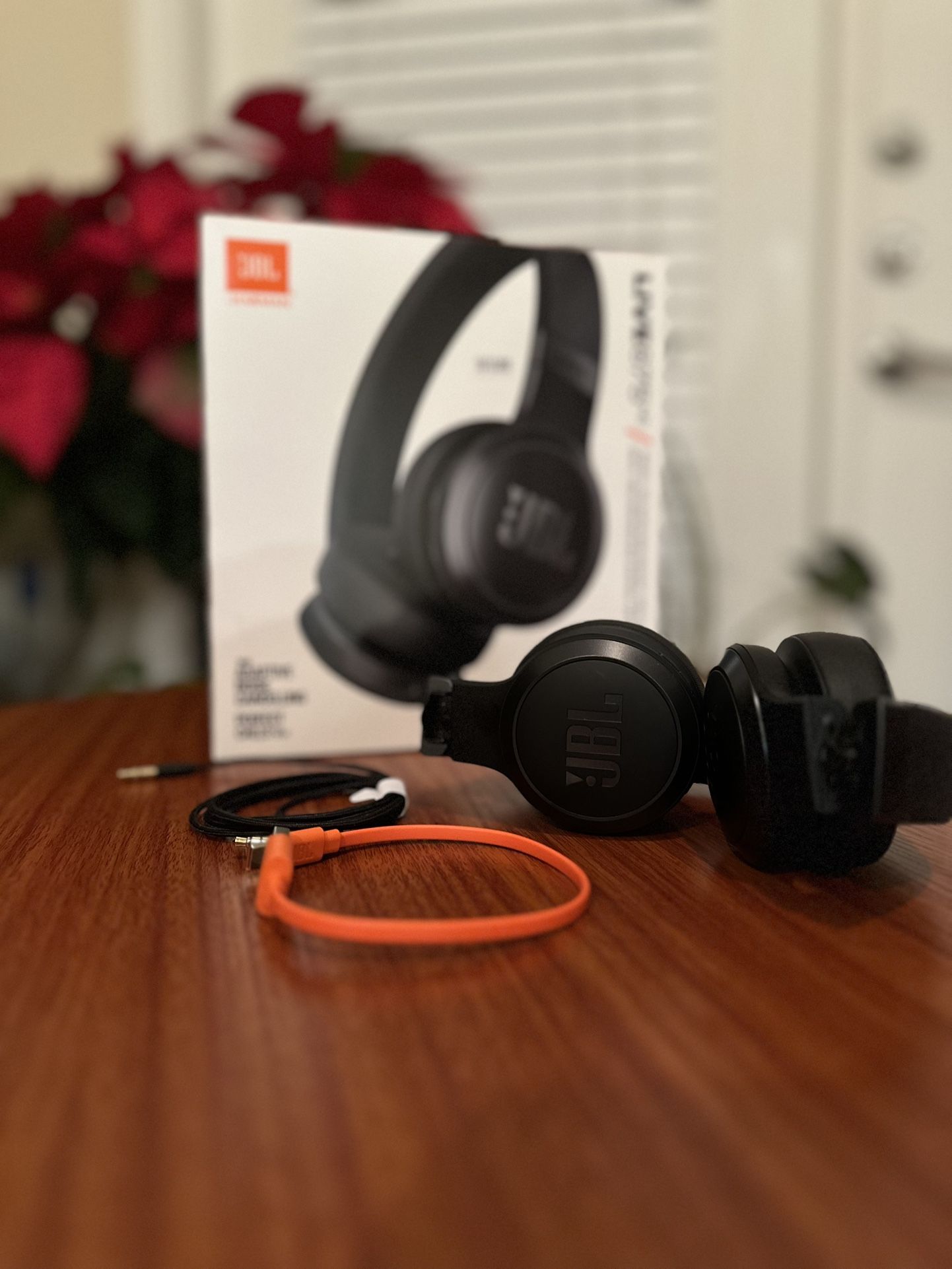 JBL Live 675NC Wireless Noise-Cancelling On-Ear Headphones - Open Box