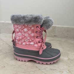 Girls Snow Boots. 