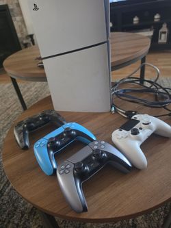 Playstation 5 slim digital with 4 controllers