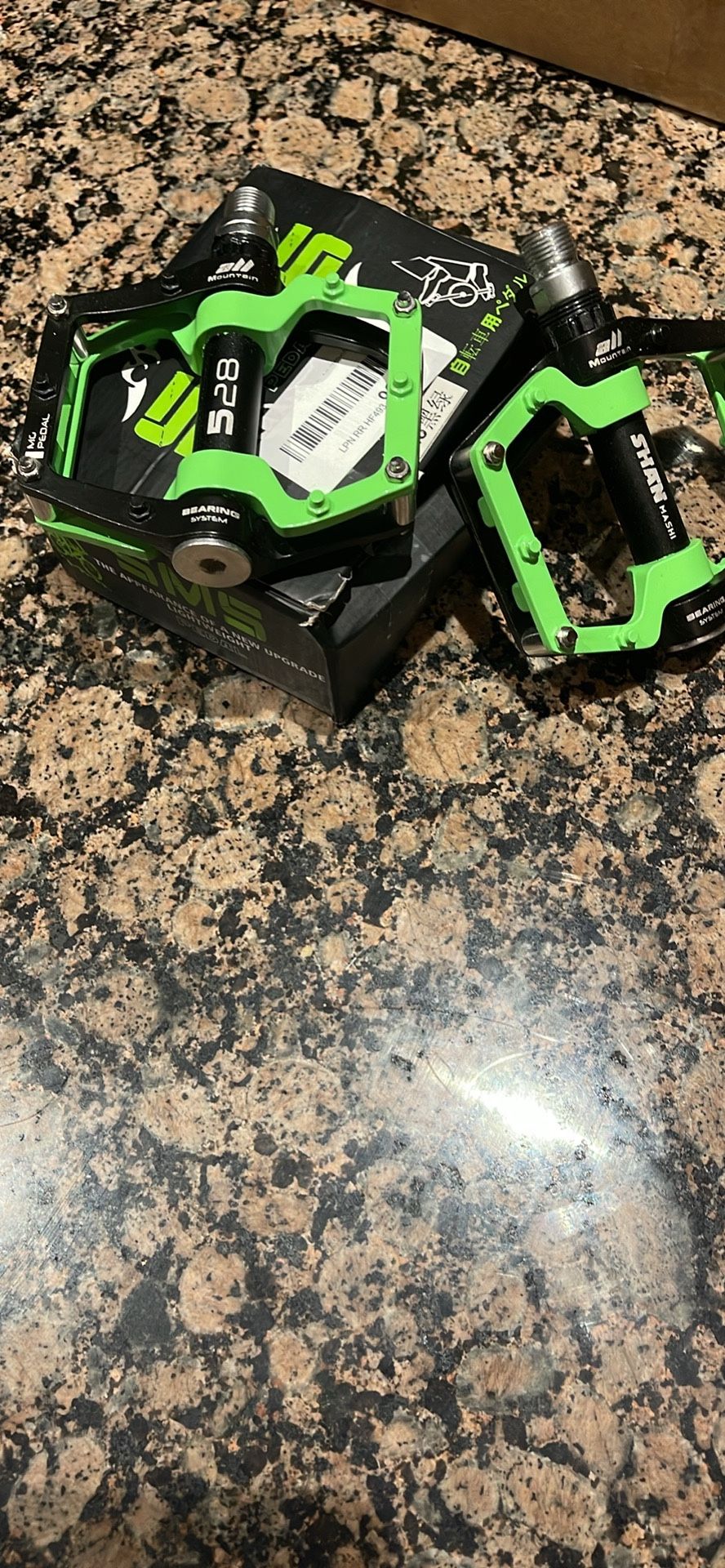 Bicycle Pedals-Aluminium Alloy Bicycle Pedals-Mountain Bike Pedals with Removable Non-Slip Studs 9/16 (set)