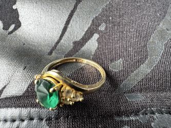 Gorgeous 10k gold ring