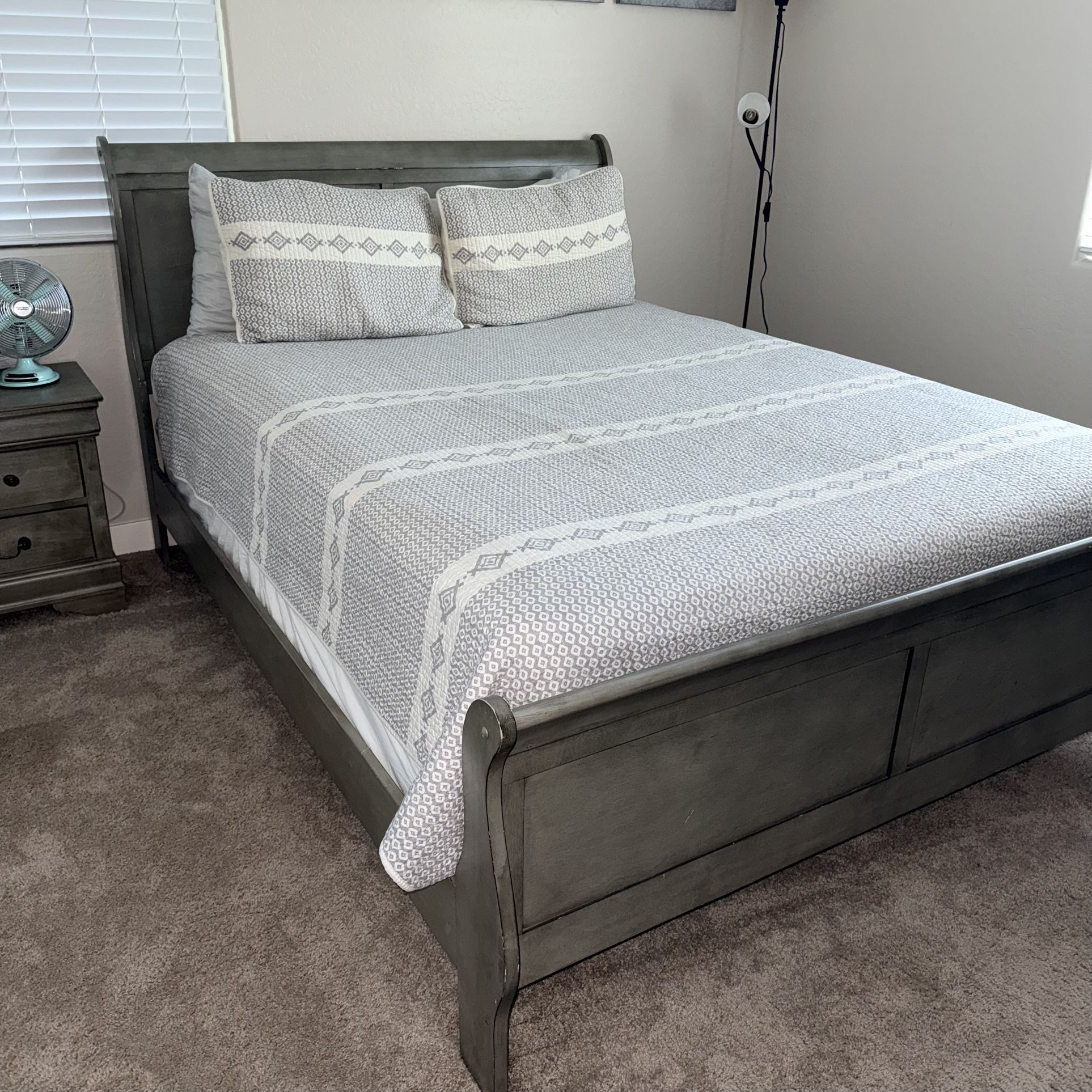 Queen Bedroom Set (mattress NOT included)