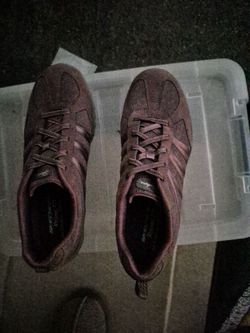 Sketchers burgundy size 9