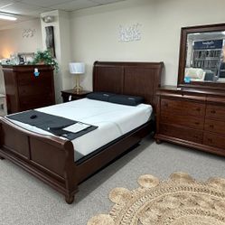 Just $10 Down Payment Finance ▪️Queen Bed/Dresser/Mirror/Nightstand/Chest 🔥 New 5 Piece Queen Panel Bedroom Set 