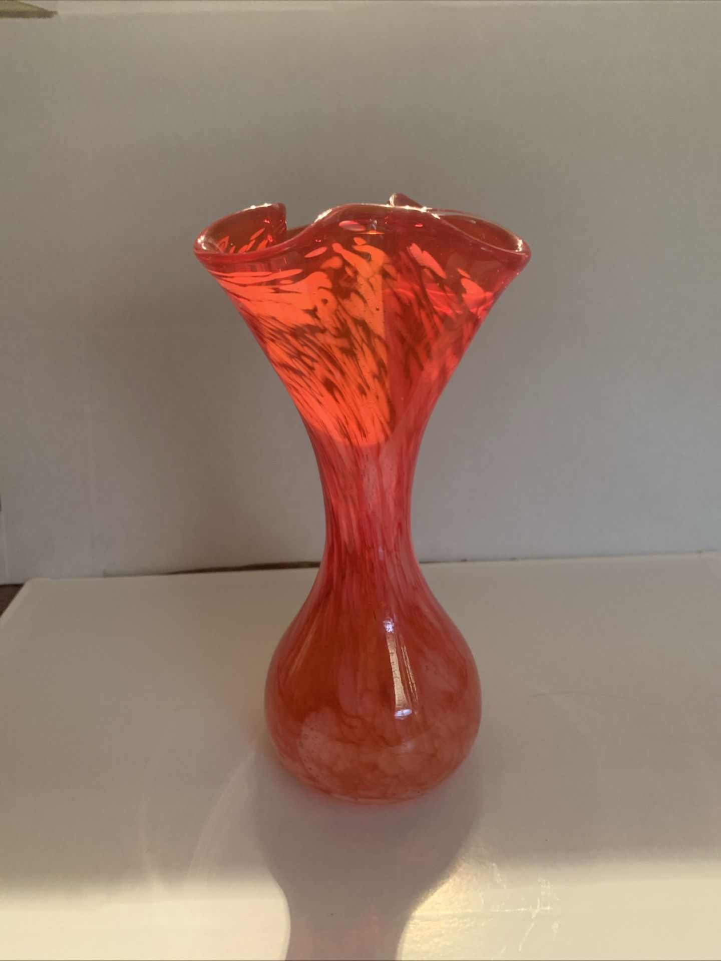 Vtg Murano Style swirl hand blown glass flower vase wavy top 7 Deep Red Orange
