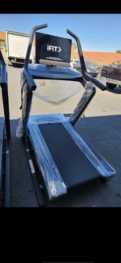 FULLERTON - 2025 Nordictrack X24 Treadmill  40% incline 12mph max speed