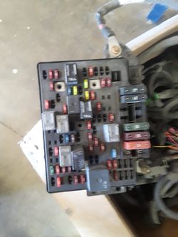 2000 four cylinders Chevy S10 engine fuse block