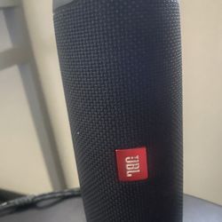 JBL Flip 5 Bluetooth Speaker 