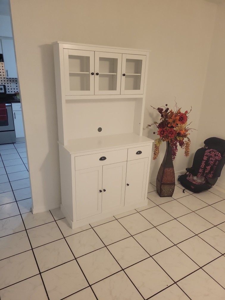 Mueble En Buen Estado Y Florero Decoratibo