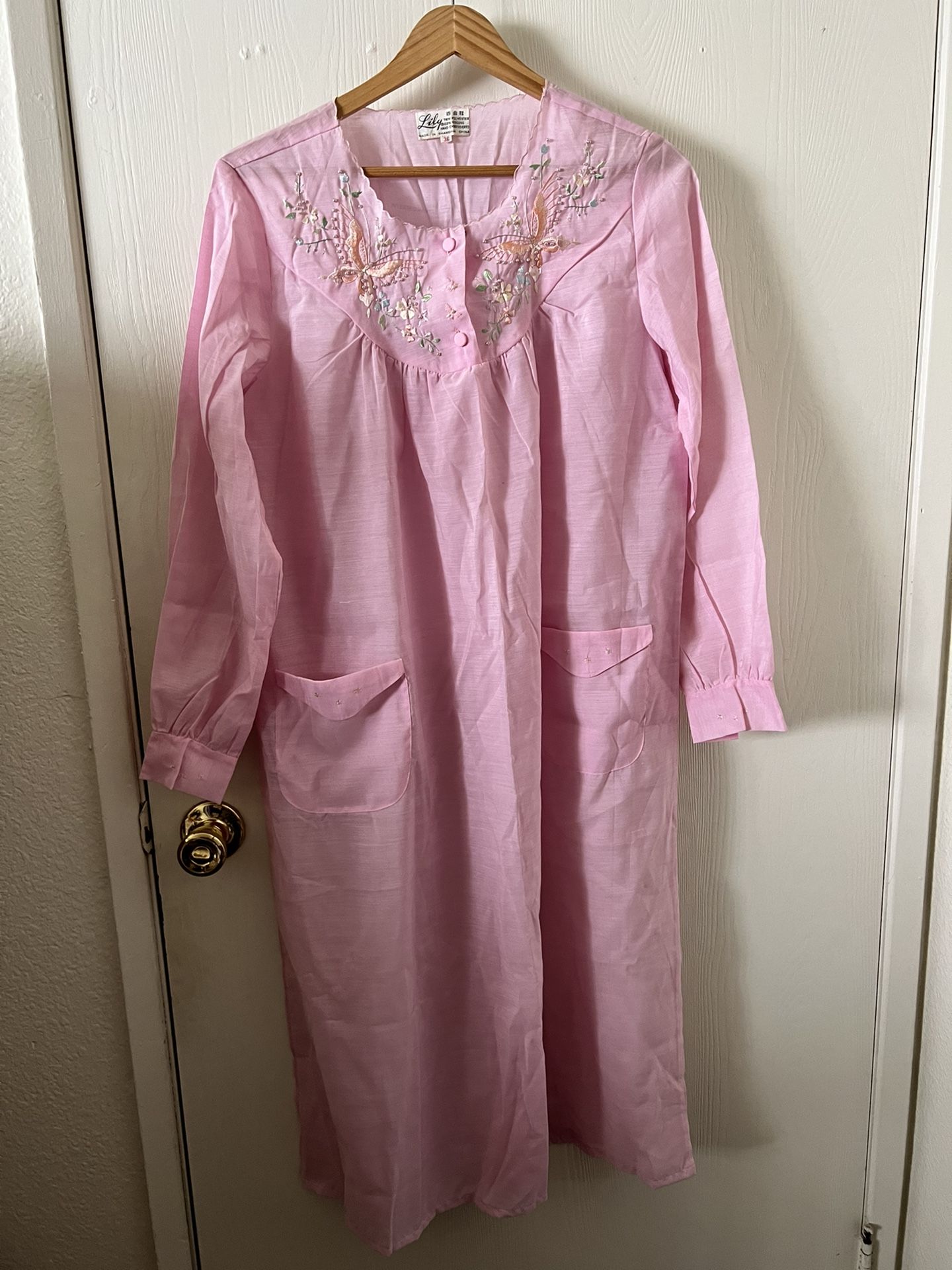 Vintage Small Pink “Lilys” Shanghai China Hand Embroidered Gown With Flower 