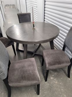 Round Dining Table with 4 Chairs